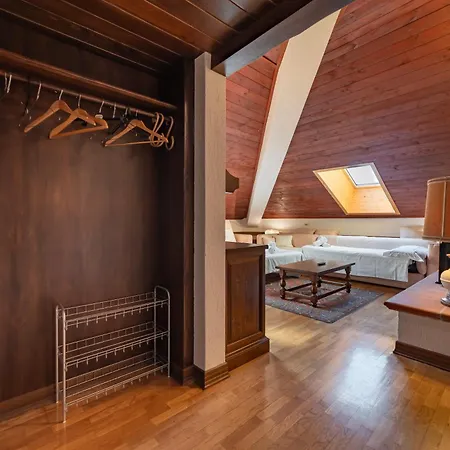 Апартаменты Alpine Attic - 5 Min Walk To Lift *