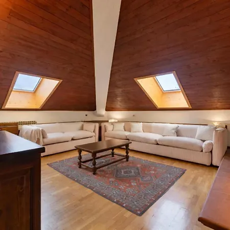 Alpine Attic - 5 Min Walk To Lift Апартаменты Априка