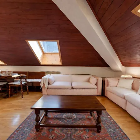 Апартаменты Alpine Attic - 5 Min Walk To Lift