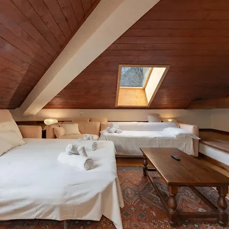Апартаменты Alpine Attic - 5 Min Walk To Lift