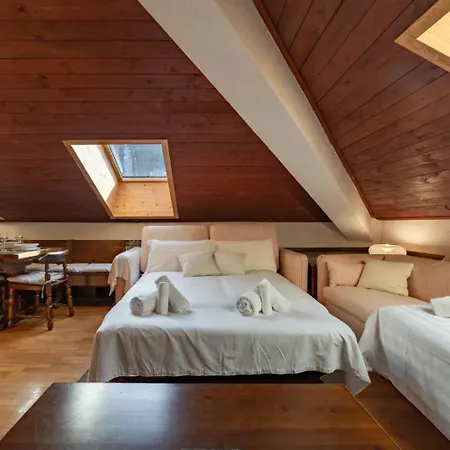 Апартаменты Alpine Attic - 5 Min Walk To Lift